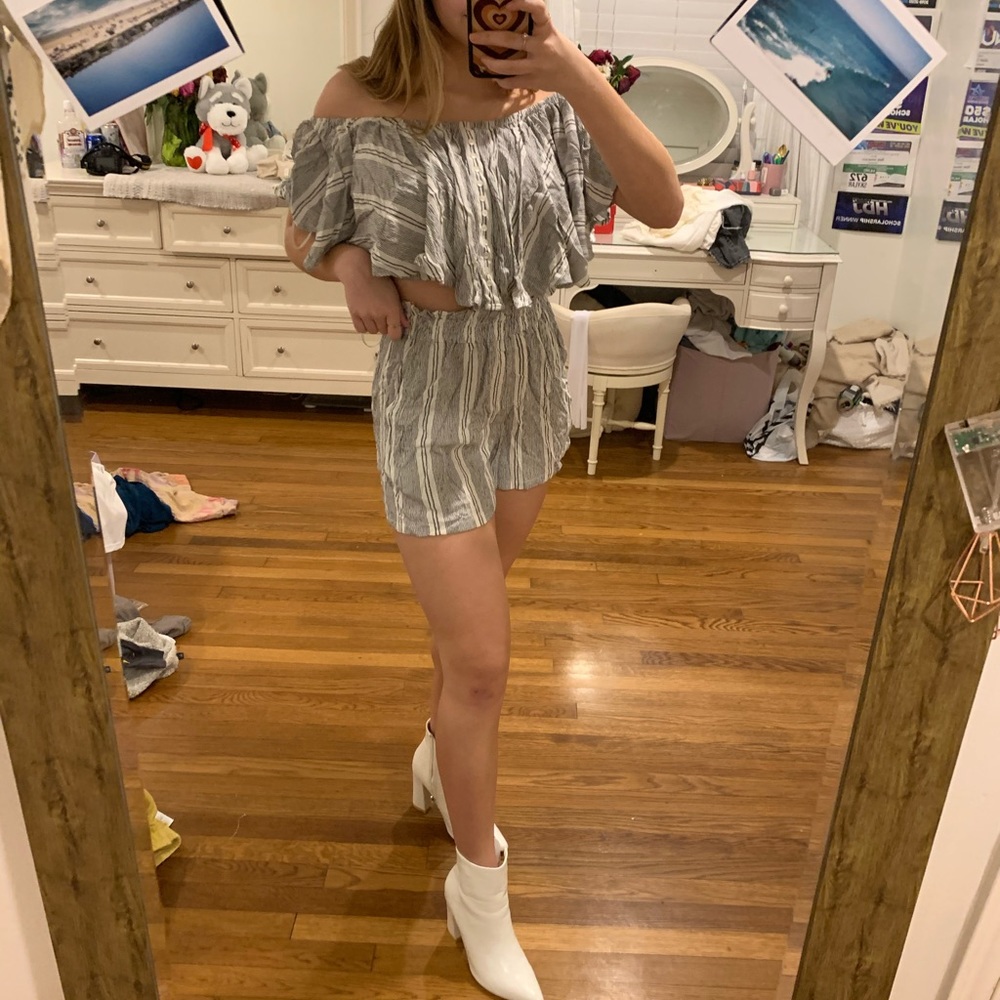 SUPER CUTE shorts and crop top set!!